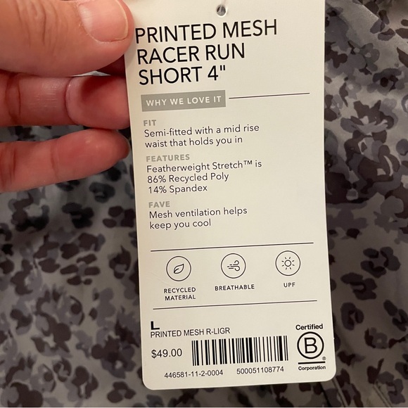 NWT Athleta Mesh Racer Run shorts 4" - Picture 2 of 2